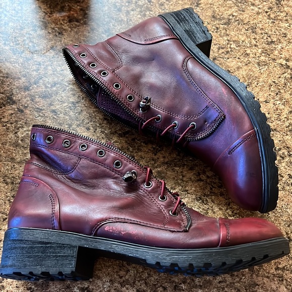 Gianni Bini Maroon Skull Embellished Low Profile Combat Boots Size 10 - Picture 3 of 9